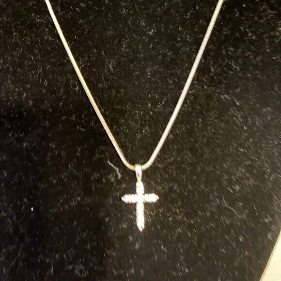 Beautiful Express Brand Silver Tone Chain and Pendant (16") for any occasion - Picture 2 of 14